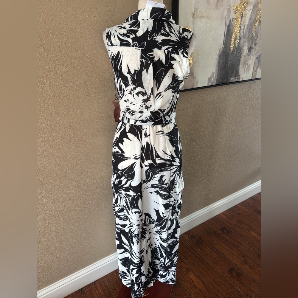 Floral Print Sleeveless Maxi Dress in Black and White - Picture 10 of 10